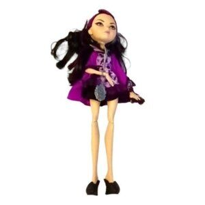Ever After High Getting Fairest Raven Queen Original Outfit and Headphones